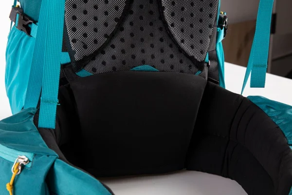 تصویر کوله‌پشتی نیچرهایک مدل Naturehike NH18Y045-Q با ظرفیت ۴۵ لیتر، فریم آلومینیومی و سبک