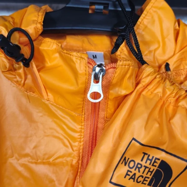 تصویر بادگیر مشتی طرح The North Face (رنگ بندی)